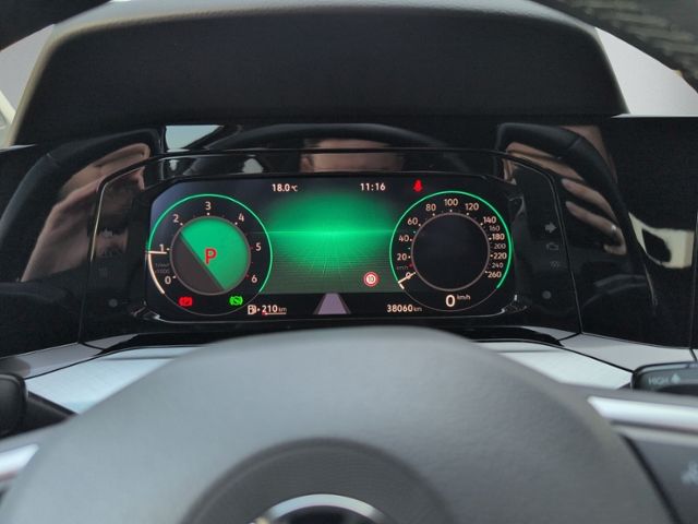 Golf VIII Variant 2.0 TDI DSG NAVI+LED+ACC+PDC+S
