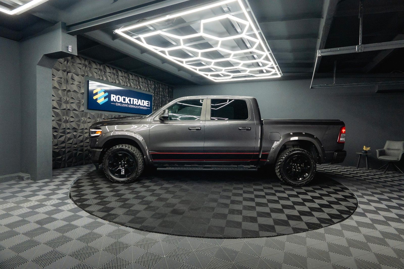Fahrzeugabbildung Dodge RAM 5.7 V8 HEMI 4x4 OFFROAD Night-Paket *LED*19%