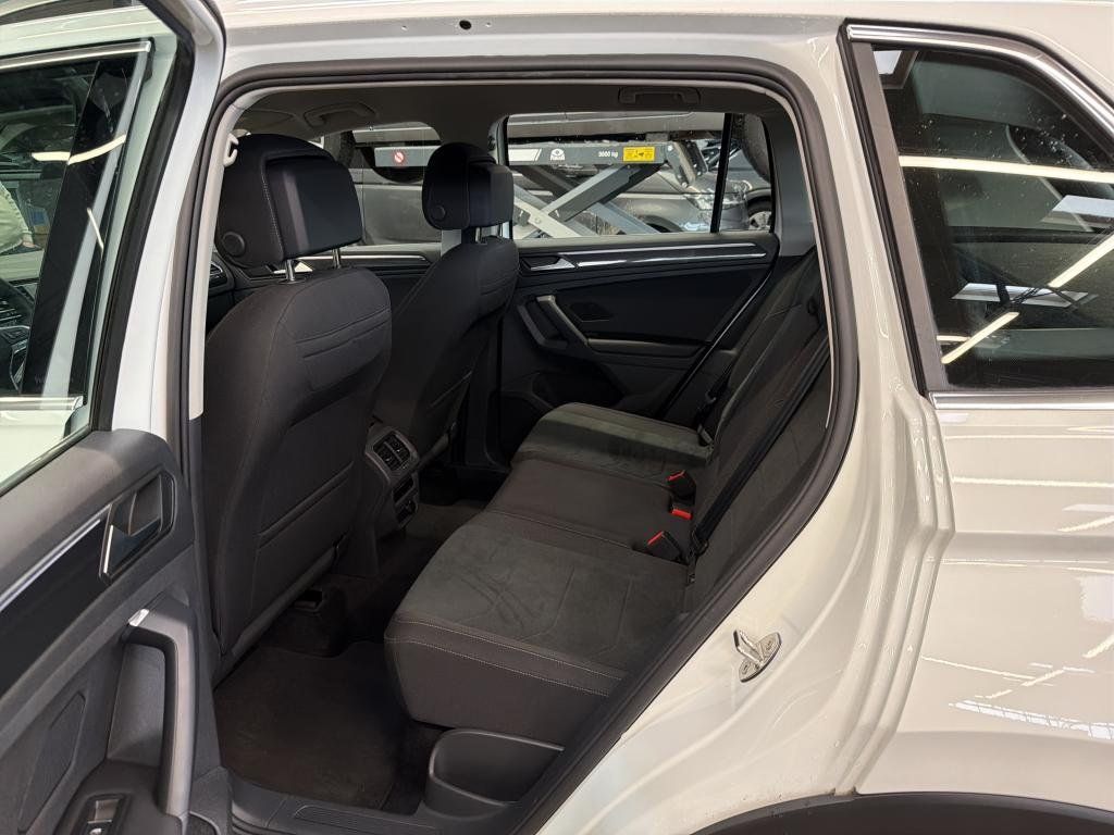 Fahrzeugabbildung Volkswagen Tiguan Elegance TSI DSG *LED*PDC*Sitzhzg*ACC*APP