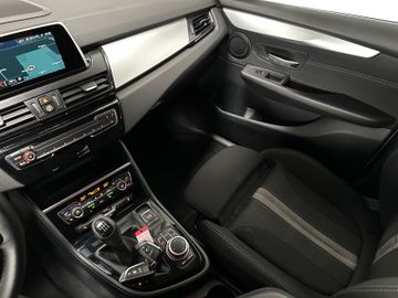 Fahrzeugabbildung BMW 218d Navi Parkassistent HiFi LM Sportsitze LED