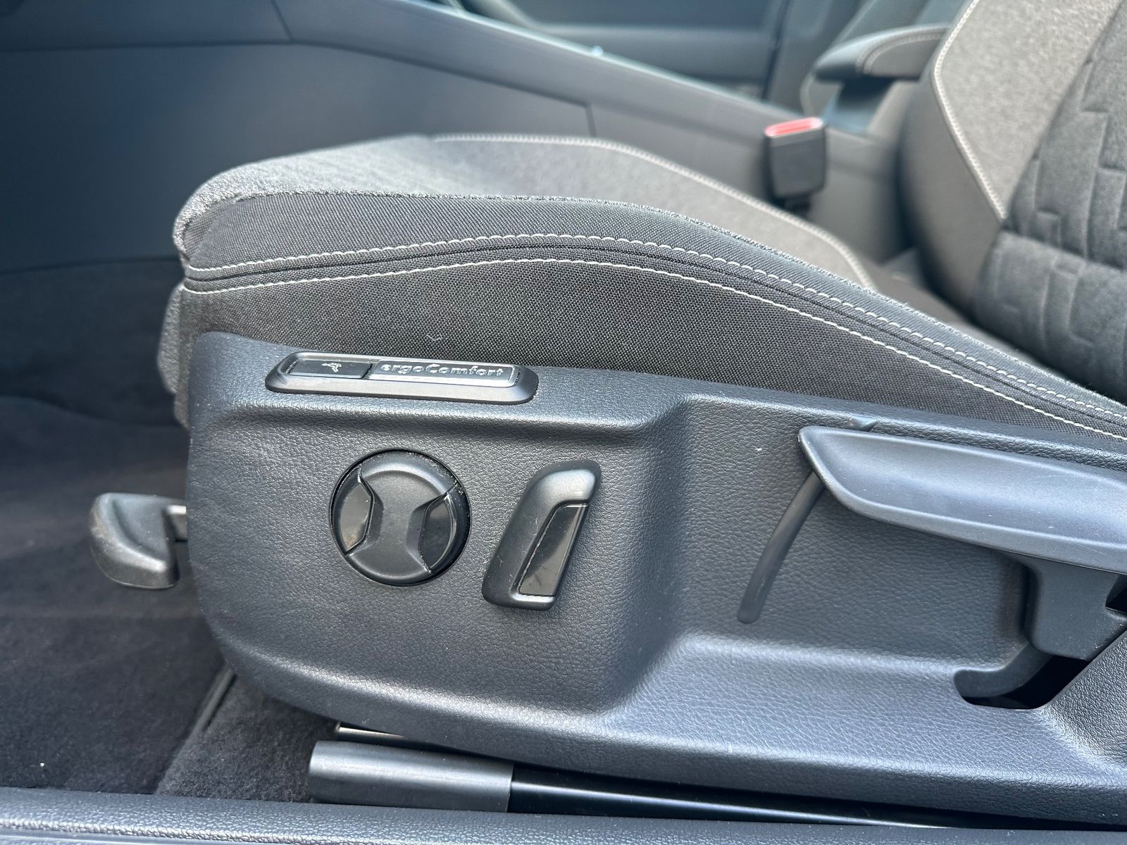 Fahrzeugabbildung Volkswagen Passat Variant GTE R-Line NAV+LED+KAM+HUD+AHK