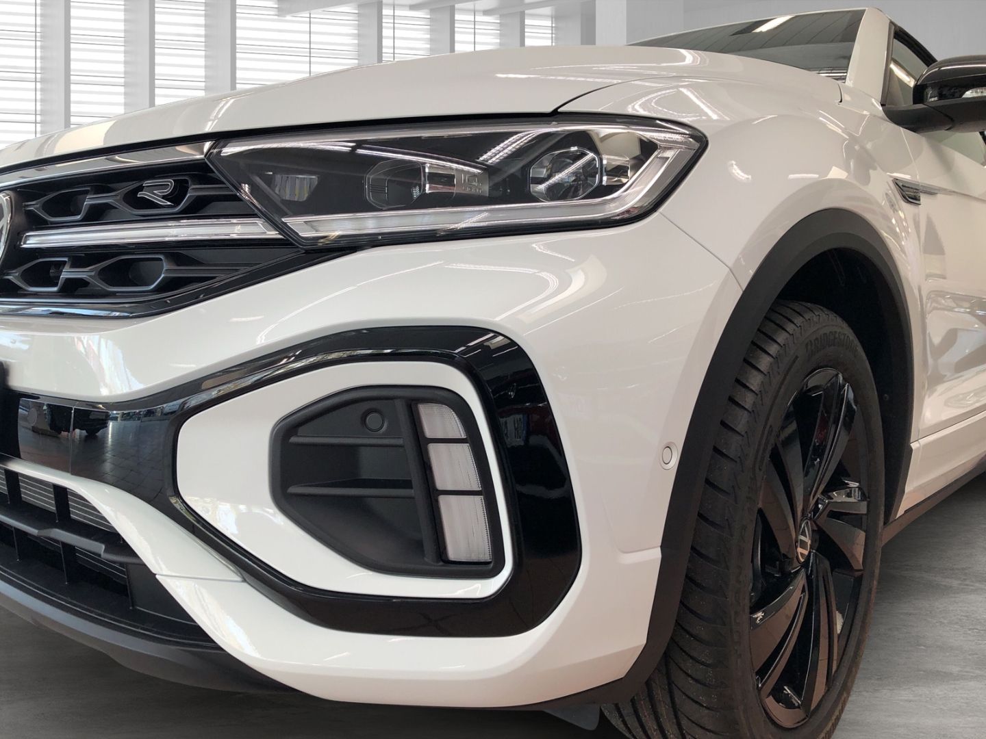 Fahrzeugabbildung Volkswagen T-Roc Cabriolet R-Line 1.5 TSI DSG Sportpaket AH