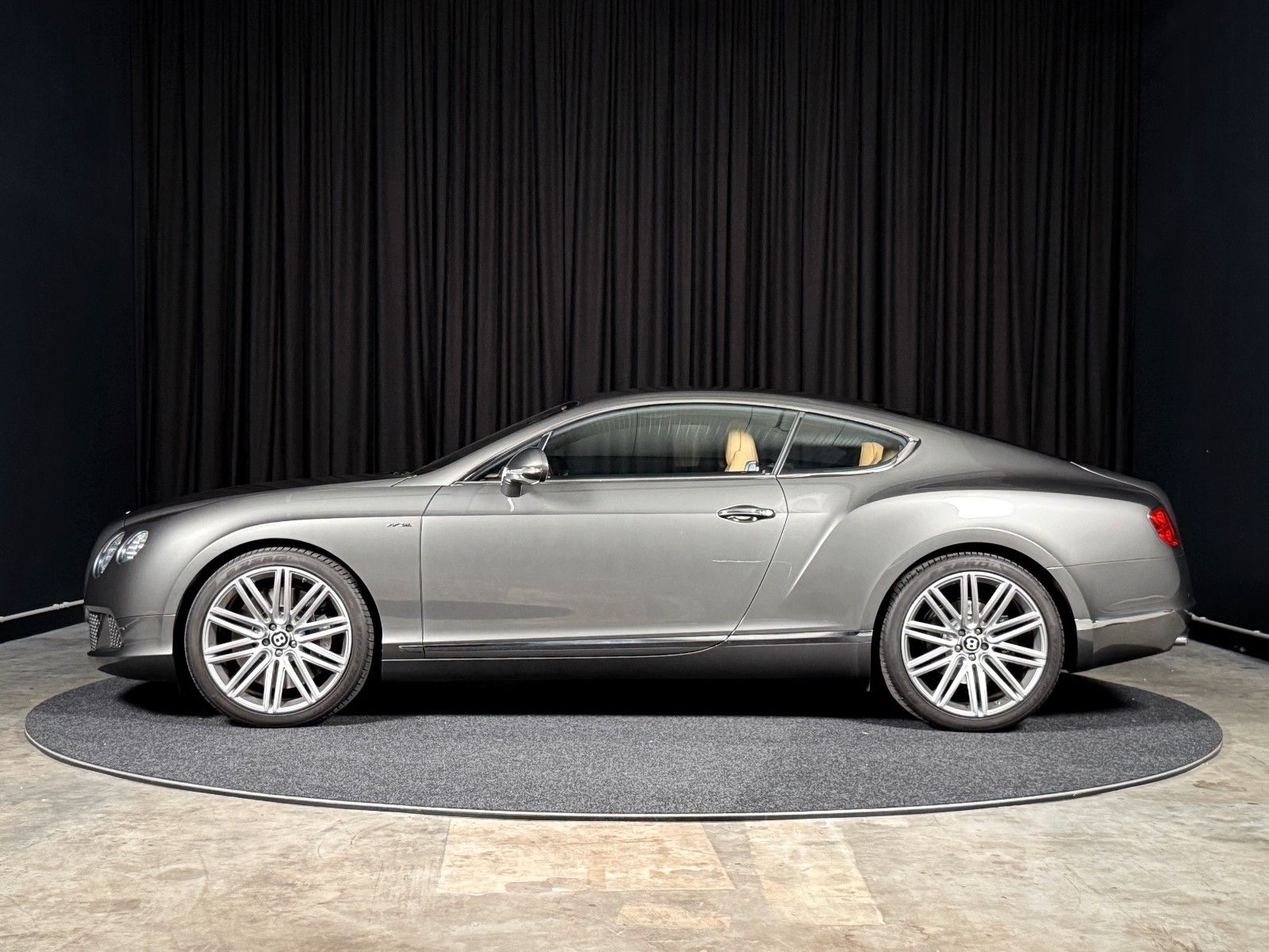 Fahrzeugabbildung Bentley Continental GT 6.0 W12 Speed 4WD Automatik