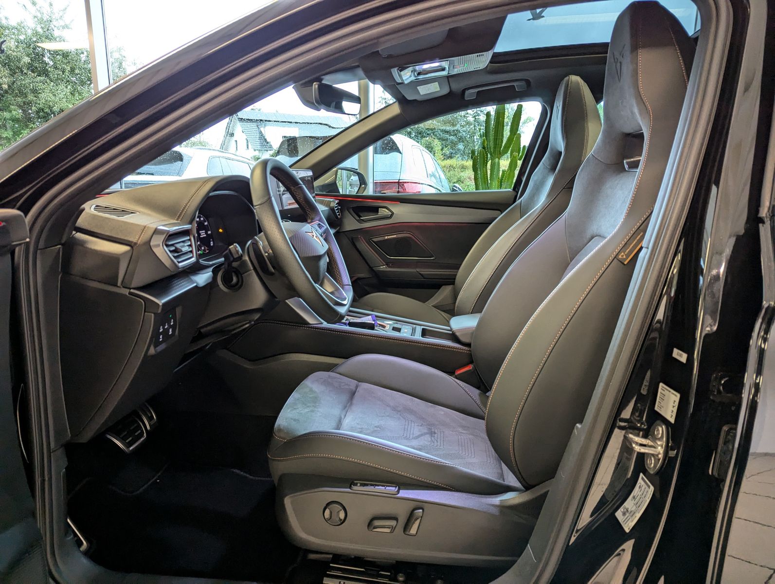 CUPRA Leon 1.5 eTSI Sennh Matrix Pano Edge/Dynamic AHK - Image 12