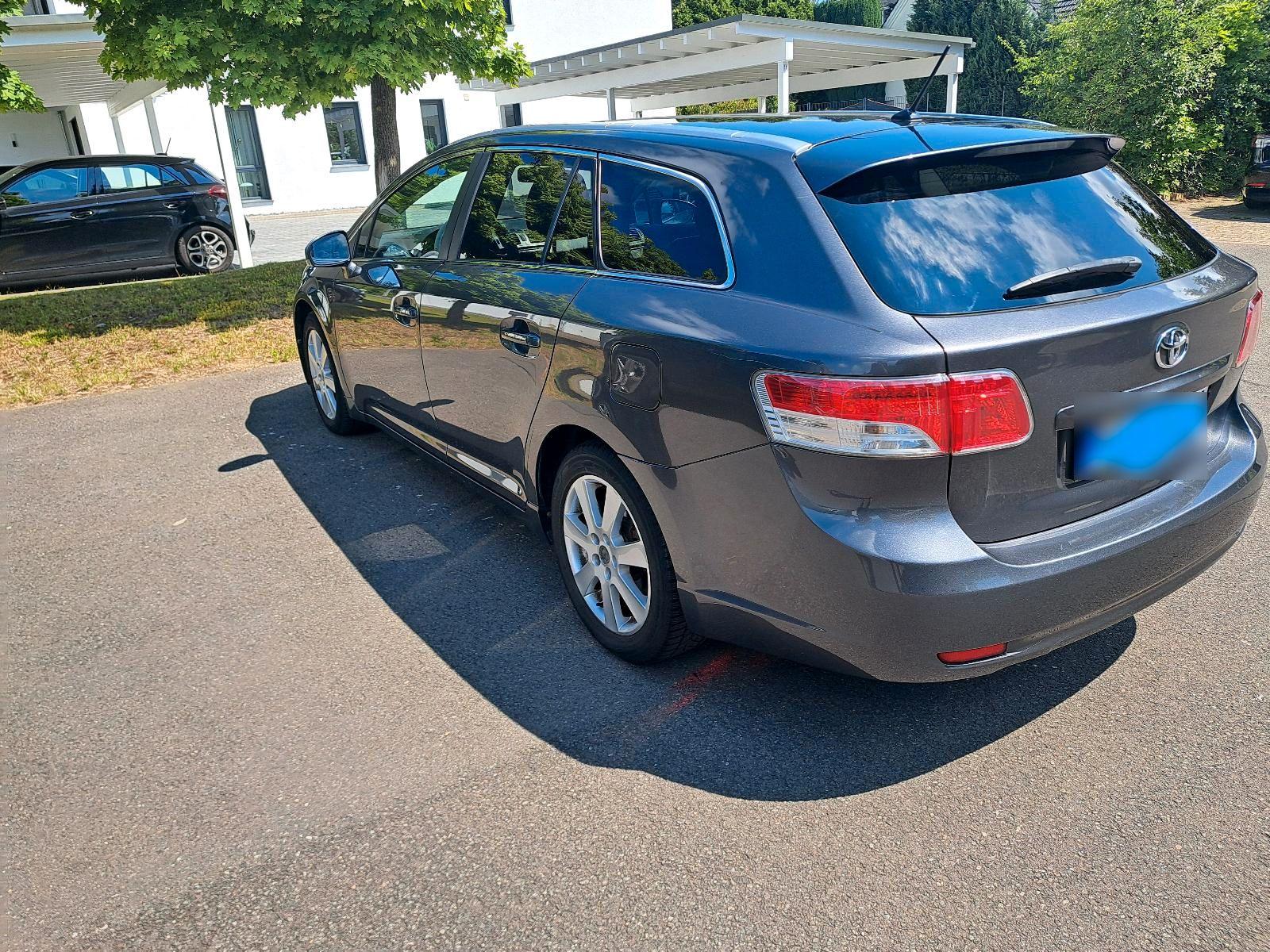 Toyota Avensis 2011 — engine 150 HP (110kW)