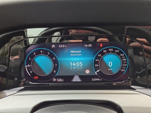 Fahrzeugabbildung Volkswagen Golf VIII Variant TSI Standheizg Kamera ACC LEDp