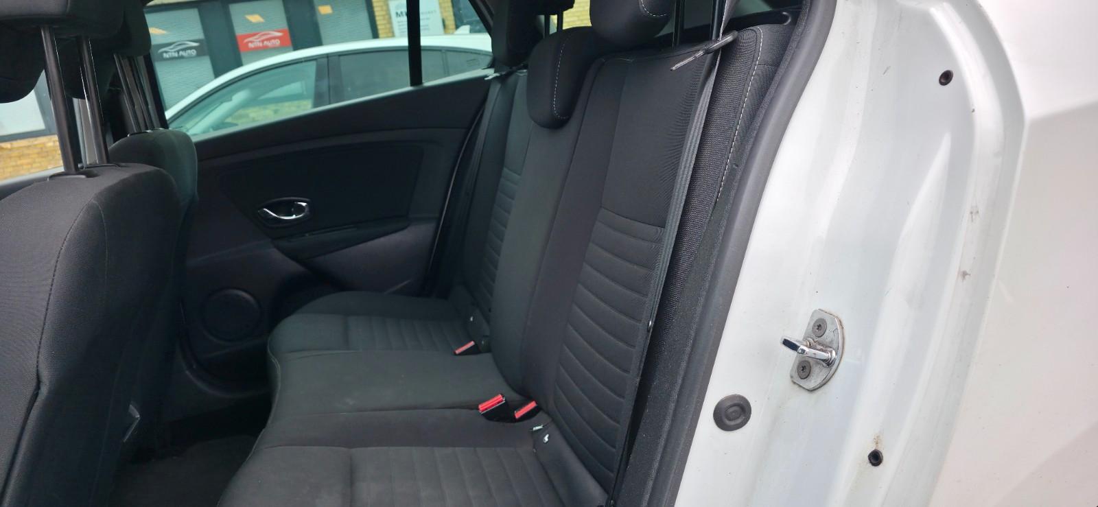 Renault Megane 2015 — photo 11