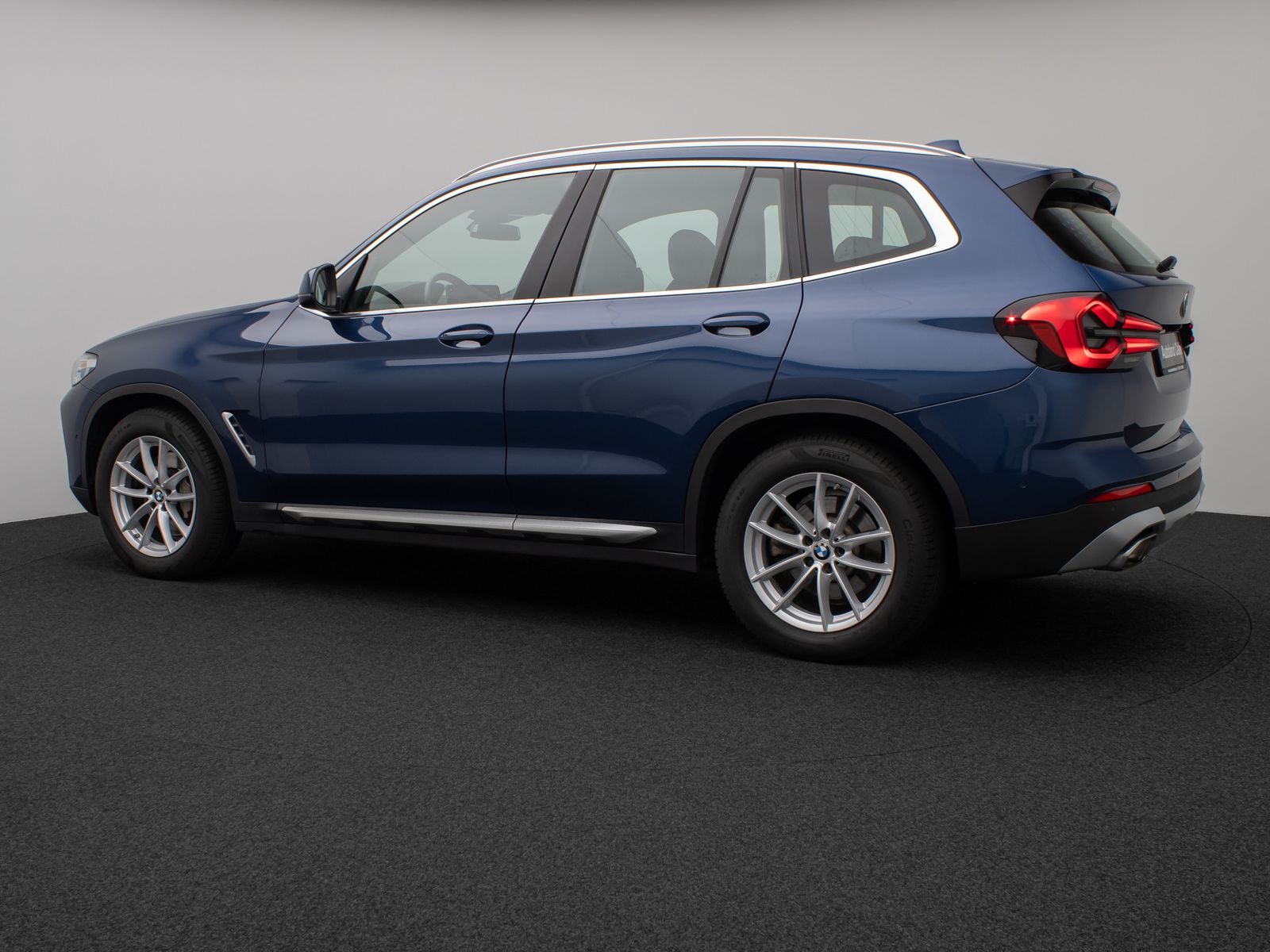Fahrzeugabbildung BMW X3 xD30d Sport Kamera Laser HUD H/K Komfort AHK