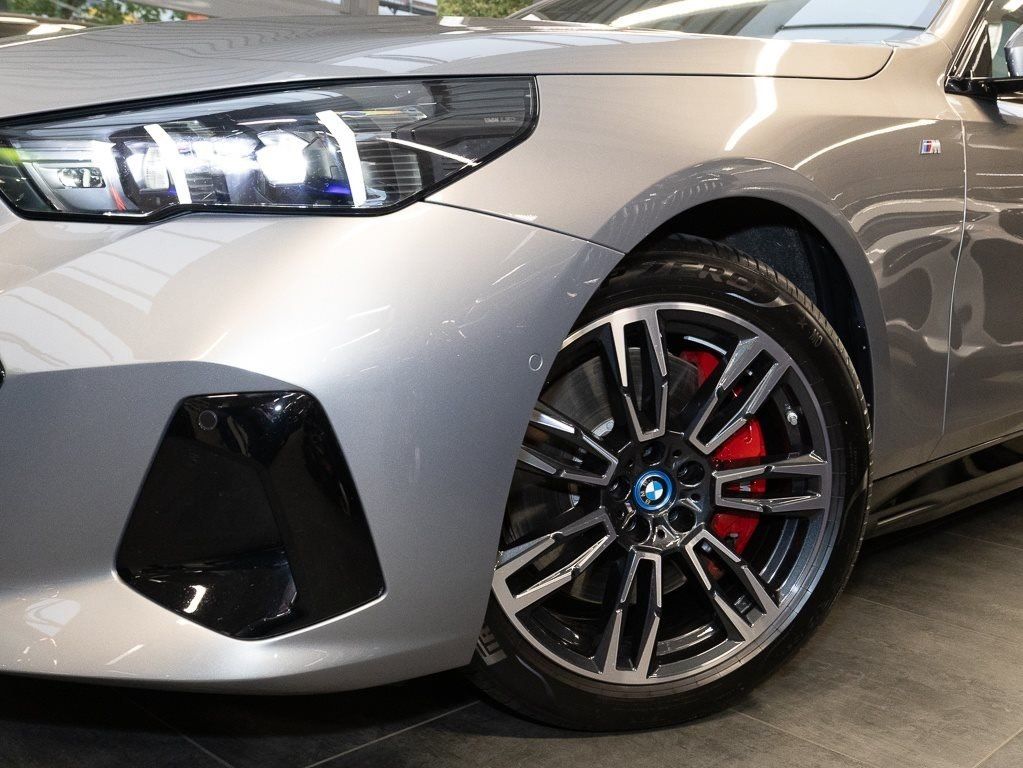 BMW i5 eDrive40 Touring M Sport HUD PANO ACC AHK LM foto 4