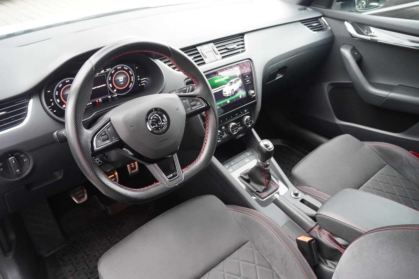 Skoda Octavia Combi 2.0 RS 245 Navi Digitales Cockpit foto 10