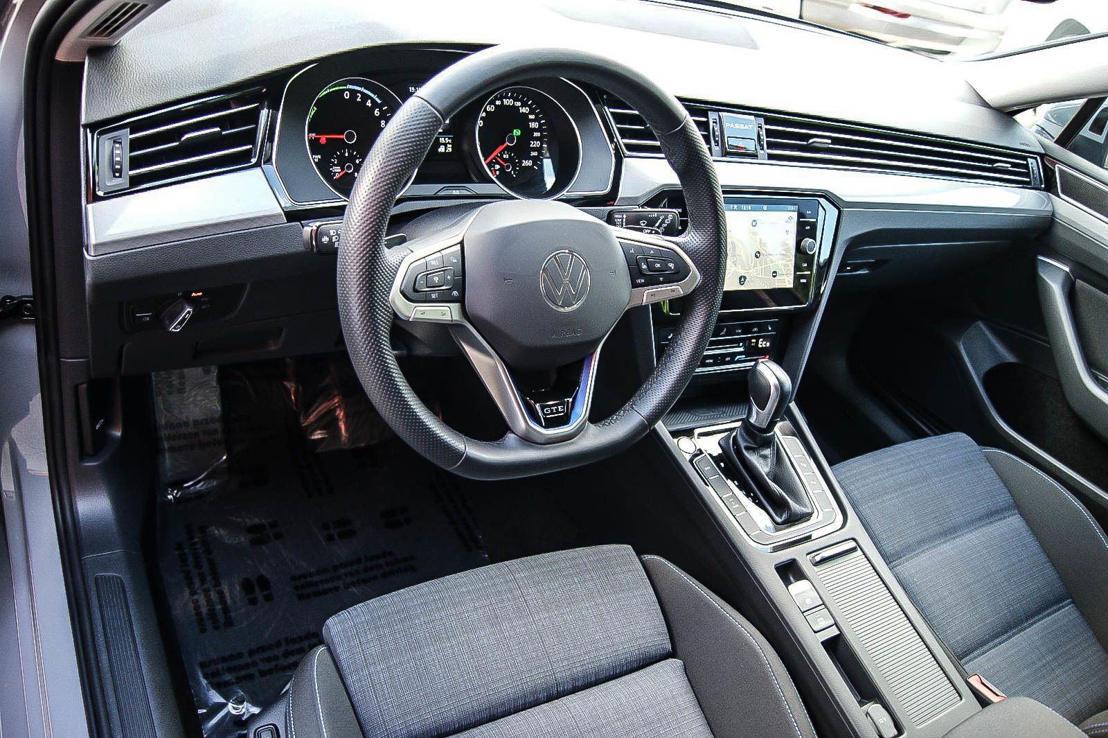 Fahrzeugabbildung Volkswagen Passat Variant HYBRID GTE IQ NAVIGATION 1.HAND