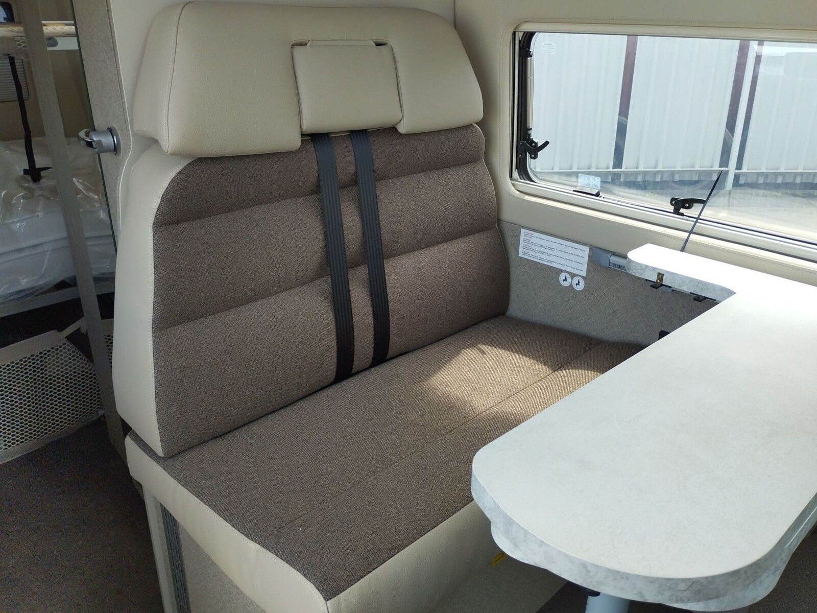 Fahrzeugabbildung Karmann Davis Lifestyle DA 591 LS Markise und Skyroof