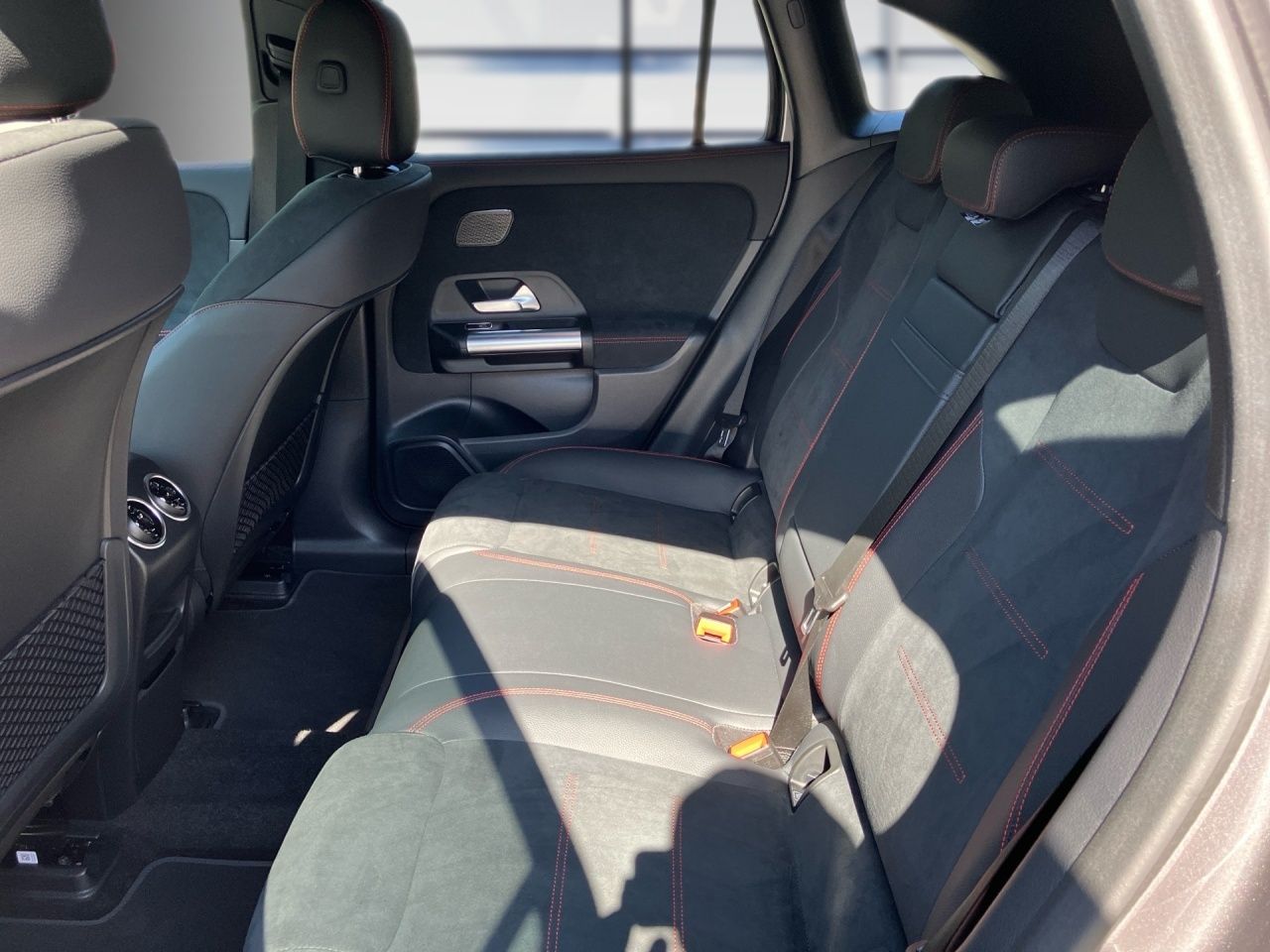 Fahrzeugabbildung Mercedes-Benz EQA 250 BONUS+AMG+NIGHT+KEYLESS+AMBIENTE+LED+KAM