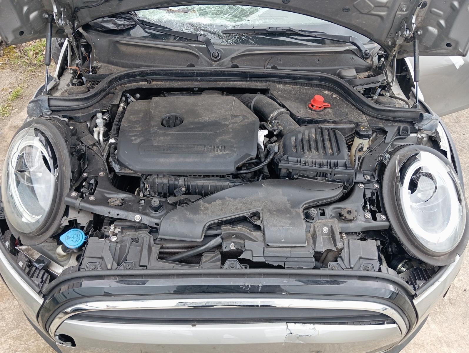 MINI Cooper - 1 Hand