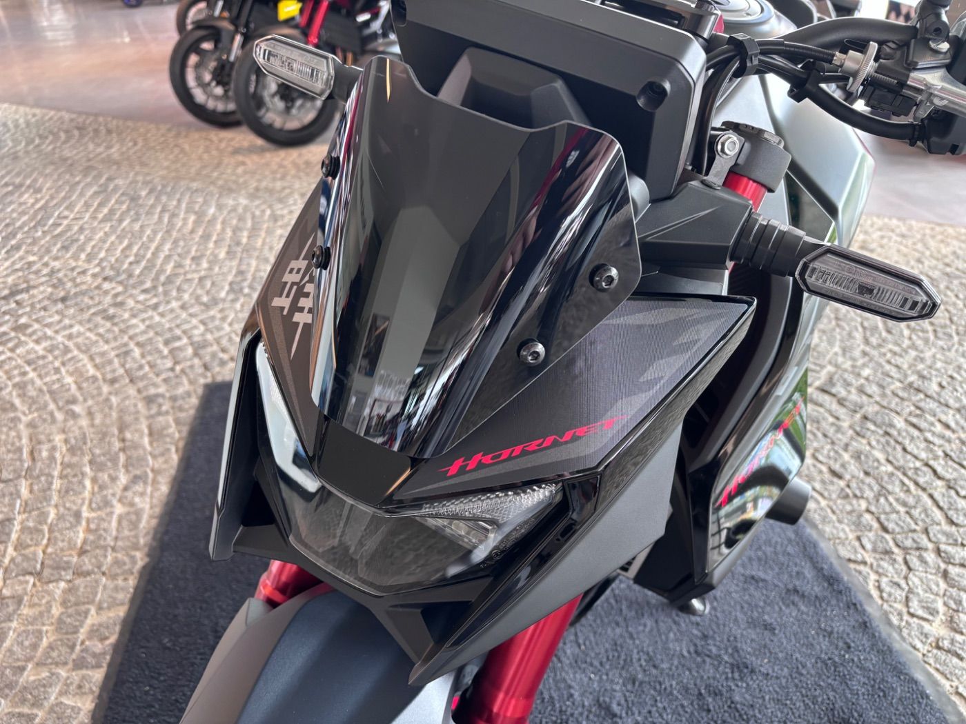 Fahrzeugabbildung Honda CB 750 Hornet E-Clutch, Style, Sport, Design Pak