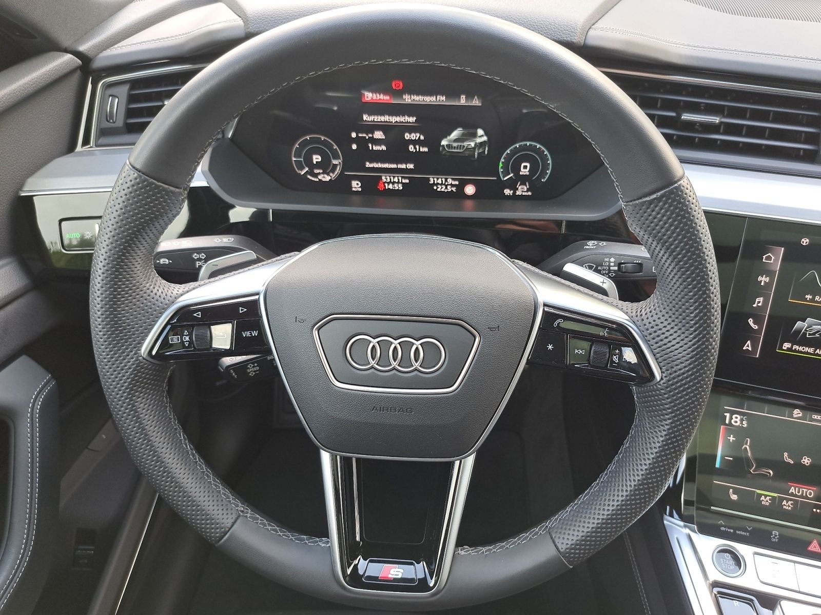 Audi Q8 e-tron - Bild 18