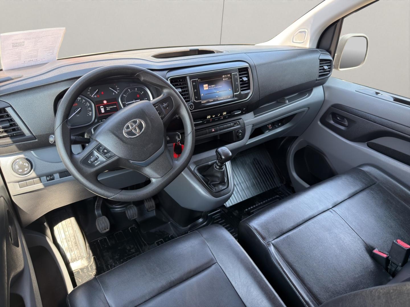 Toyota Proace L1 Kombi Comfort Navigation Anhängerkuppl