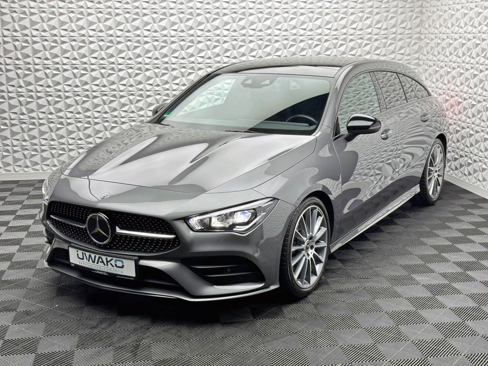 Fahrzeugabbildung Mercedes-Benz CLA 200 SB AMG/DISTRO/NIGHT/RCAM/PANO/MBUX/AHK