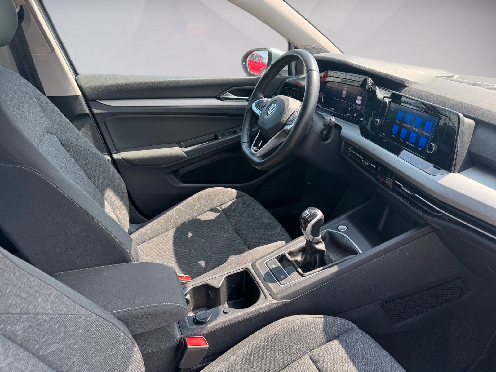 Fahrzeugabbildung Volkswagen Golf VIII Variant Life 1.0 TSI