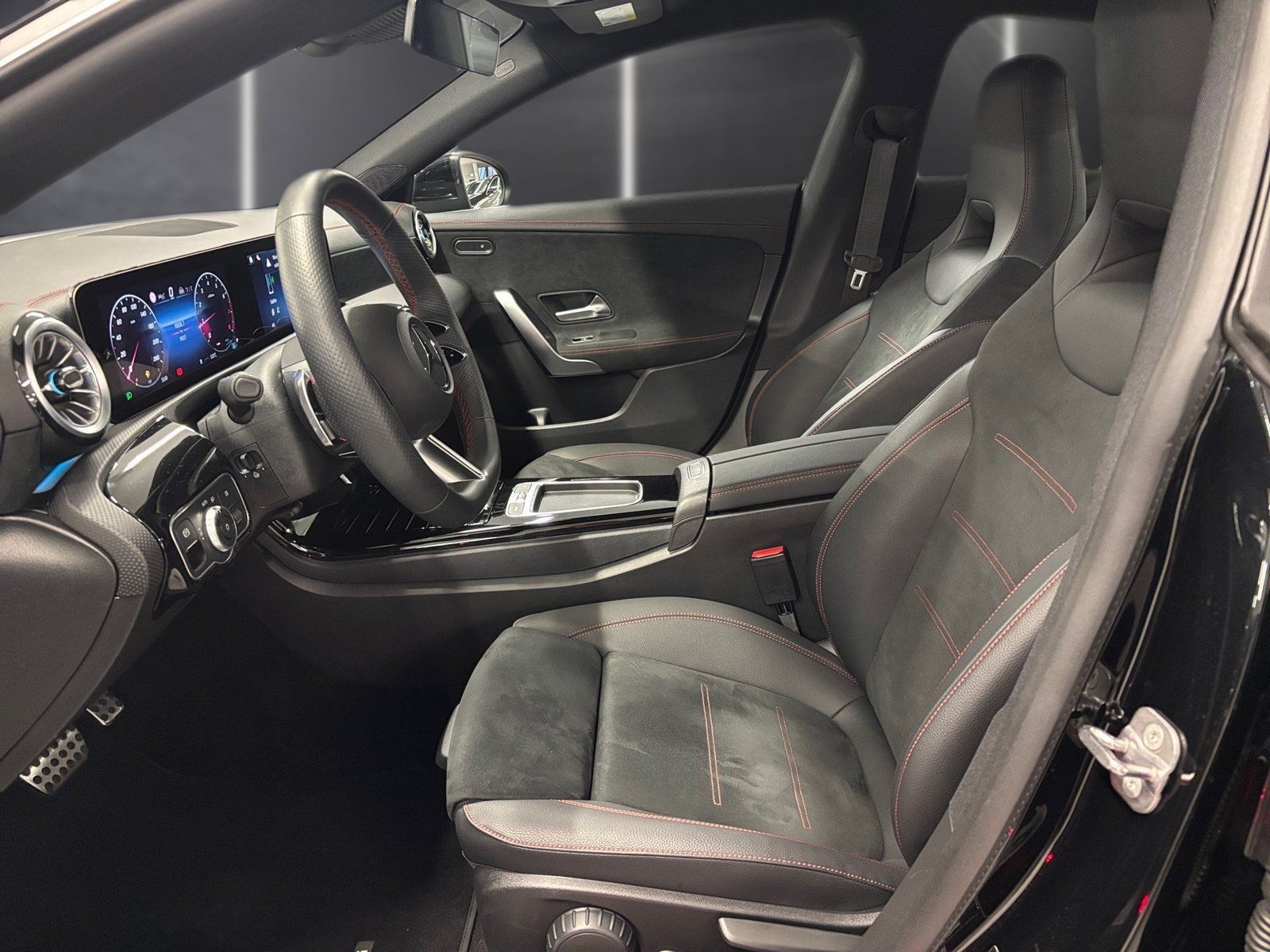 Fahrzeugabbildung Mercedes-Benz CLA 200 AMG*AHK*Distro*MultiBeam*360°*Totwinkel*