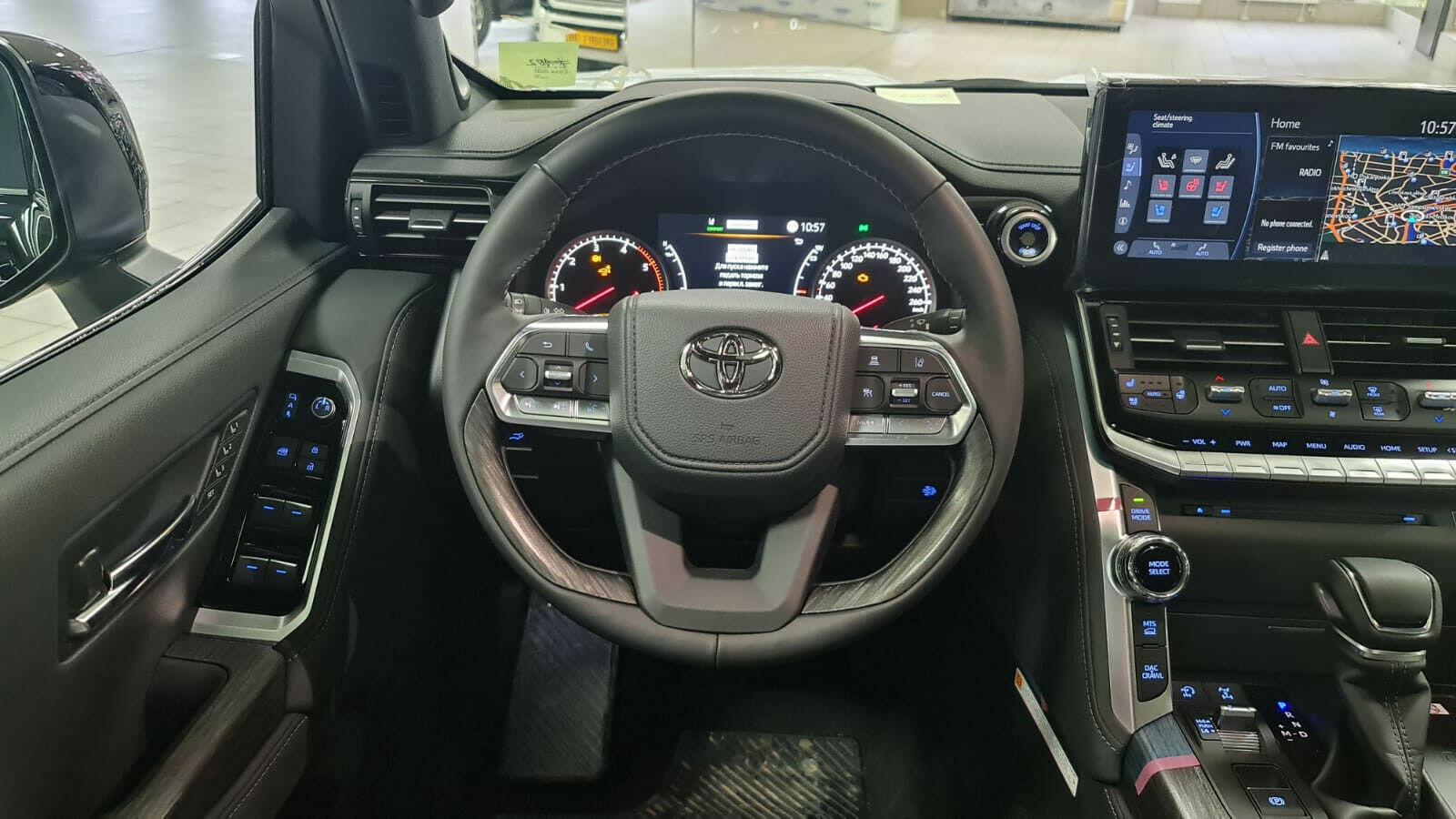 Toyota LC300*70thANV+NEU+EUreg+VOLL+360cam+HUD+RearTV