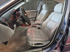 Fahrzeugabbildung BMW 330xi Lim. ( XENON/ SHZ/ KLIMAAUT/ LEDER/ GSHD/