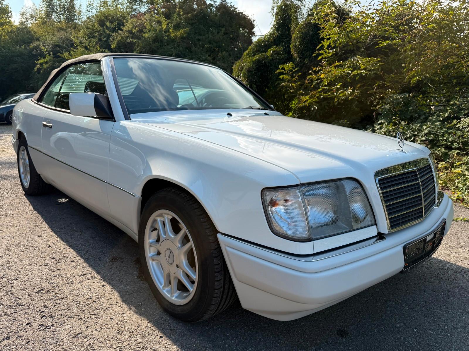 Mercedes-Benz E 200 Cabrio NUR 92.200 km Automatik/Klima/Leder