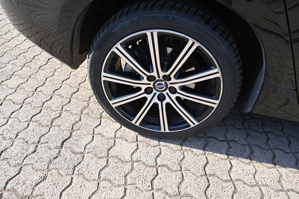 VOLVO V60 Kombi D4 Summum Leder Schiebedach Navi VOLL VOLVO V60 Kombi D4 Summum Leder Schiebedach Navi VOLL