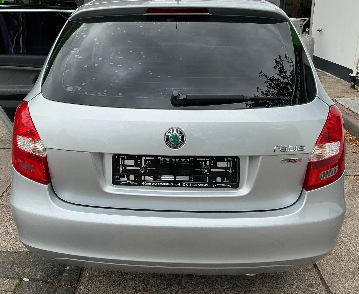 Skoda Fabia 2012 — engine 1.598 cm³, 90 HP (66kW)