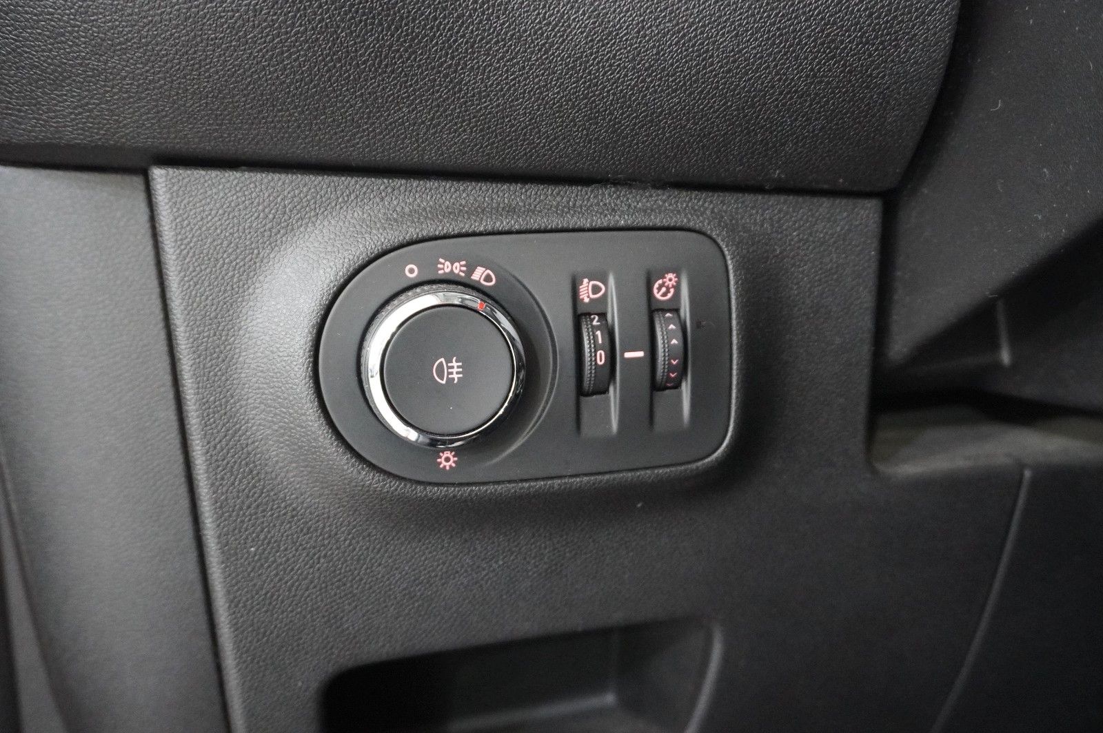 Fahrzeugabbildung Opel Adam S 1.4T SPORT NAVI/LED/SHZ/TEMP./OPC/PDC/USB