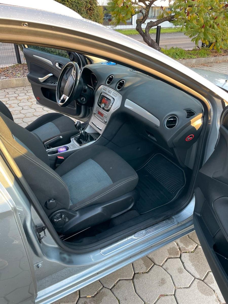 Ford Mondeo 2010 — photo 10
