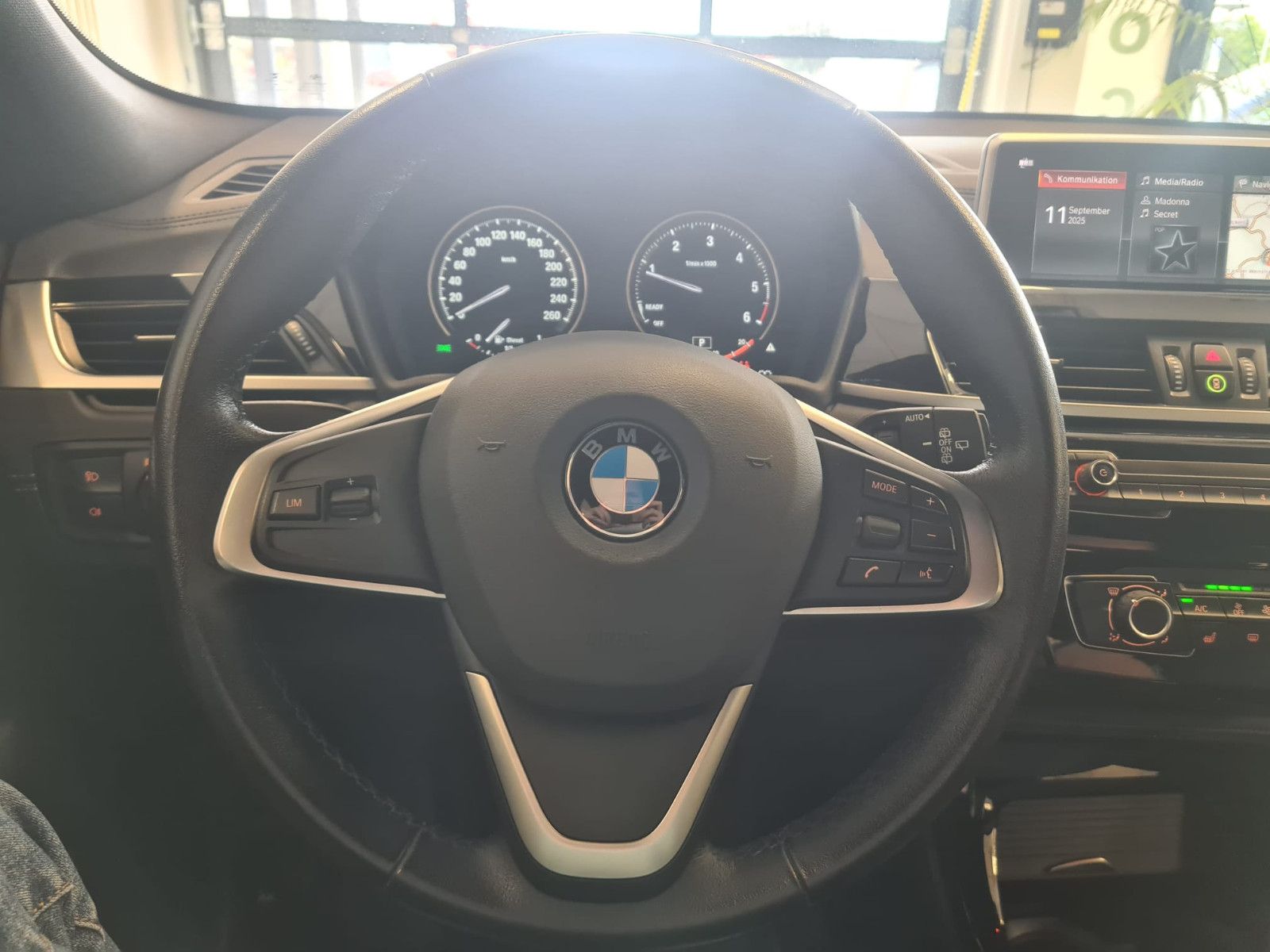 Fahrzeugabbildung BMW X2 sDrive 18 d / KAMERA / NAVI / LED