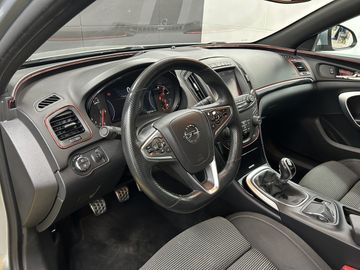 Opel Insignia - 8