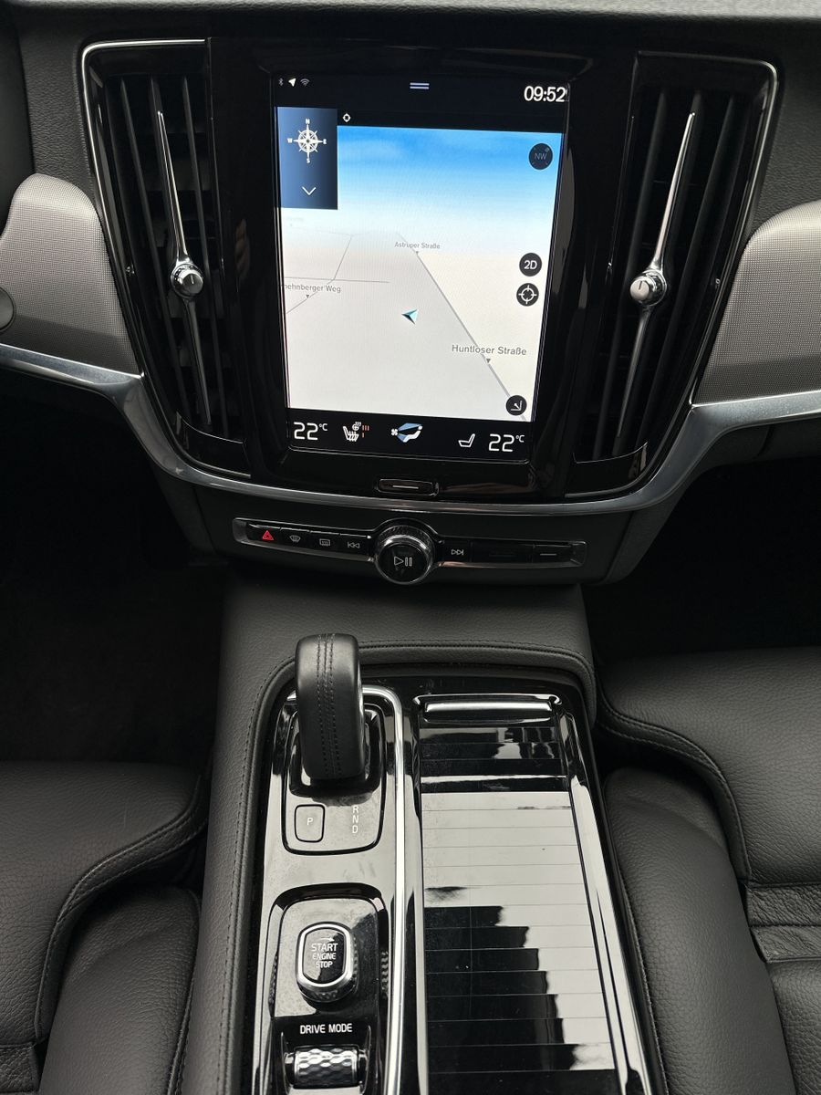 Fahrzeugabbildung Volvo V90 T6 Hybrid AWD R-Design NAV+LED+KAMERA+H&K+VC