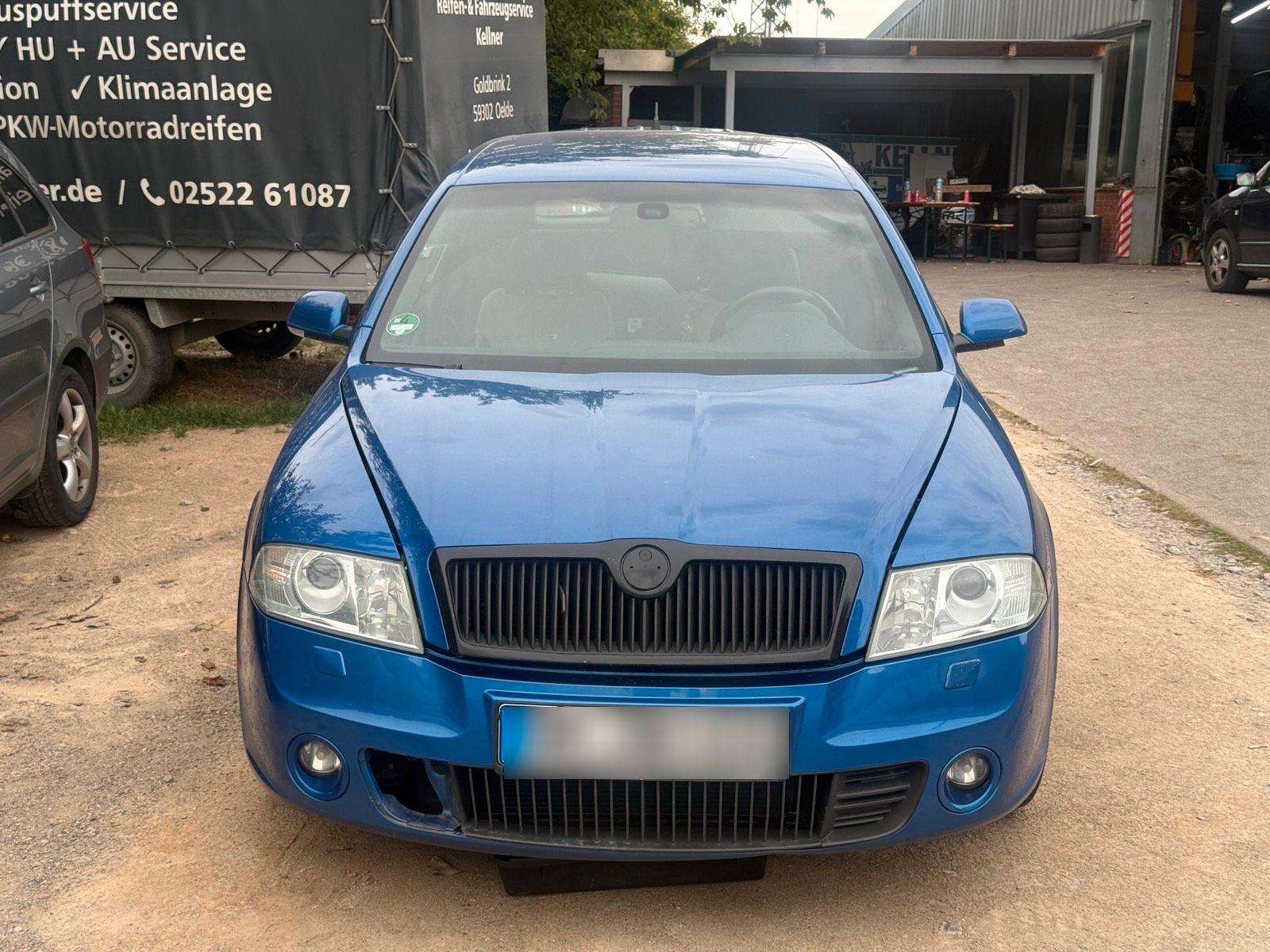 Skoda Octavia 2006 — rear view