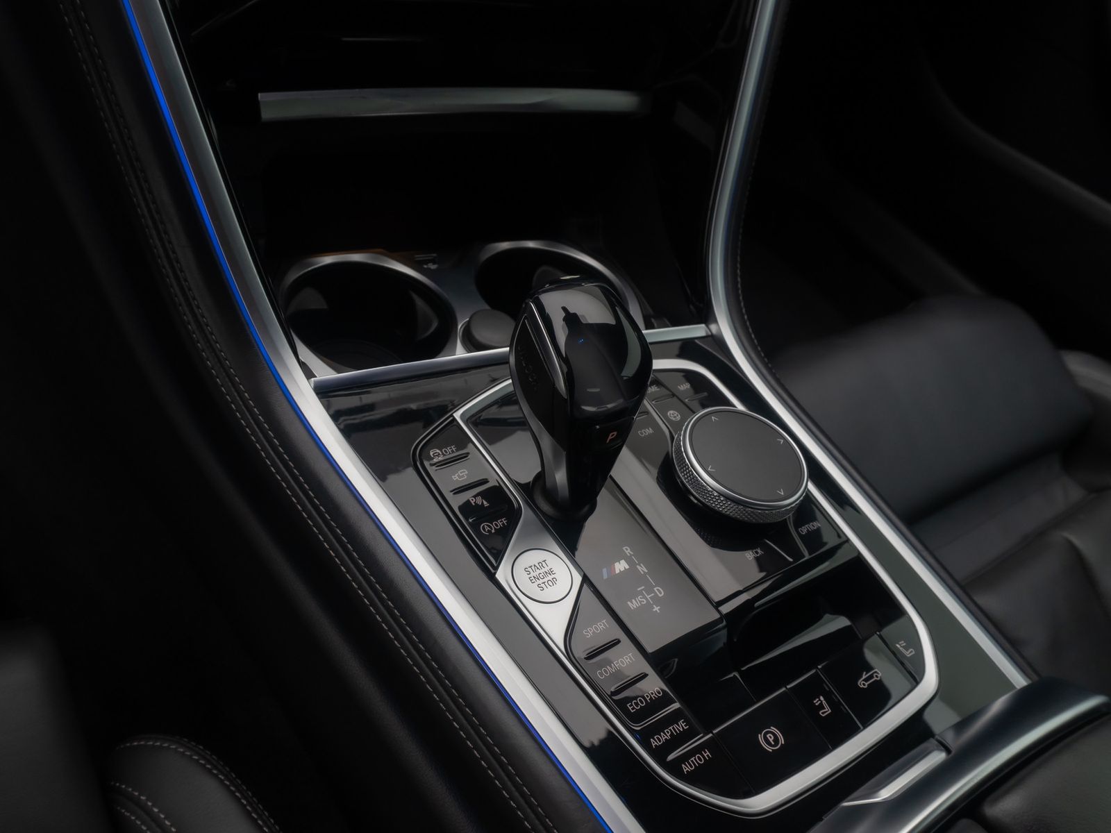 Fahrzeugabbildung BMW M850i xD Cabrio 360°B&W Laser Individual 20"Voll
