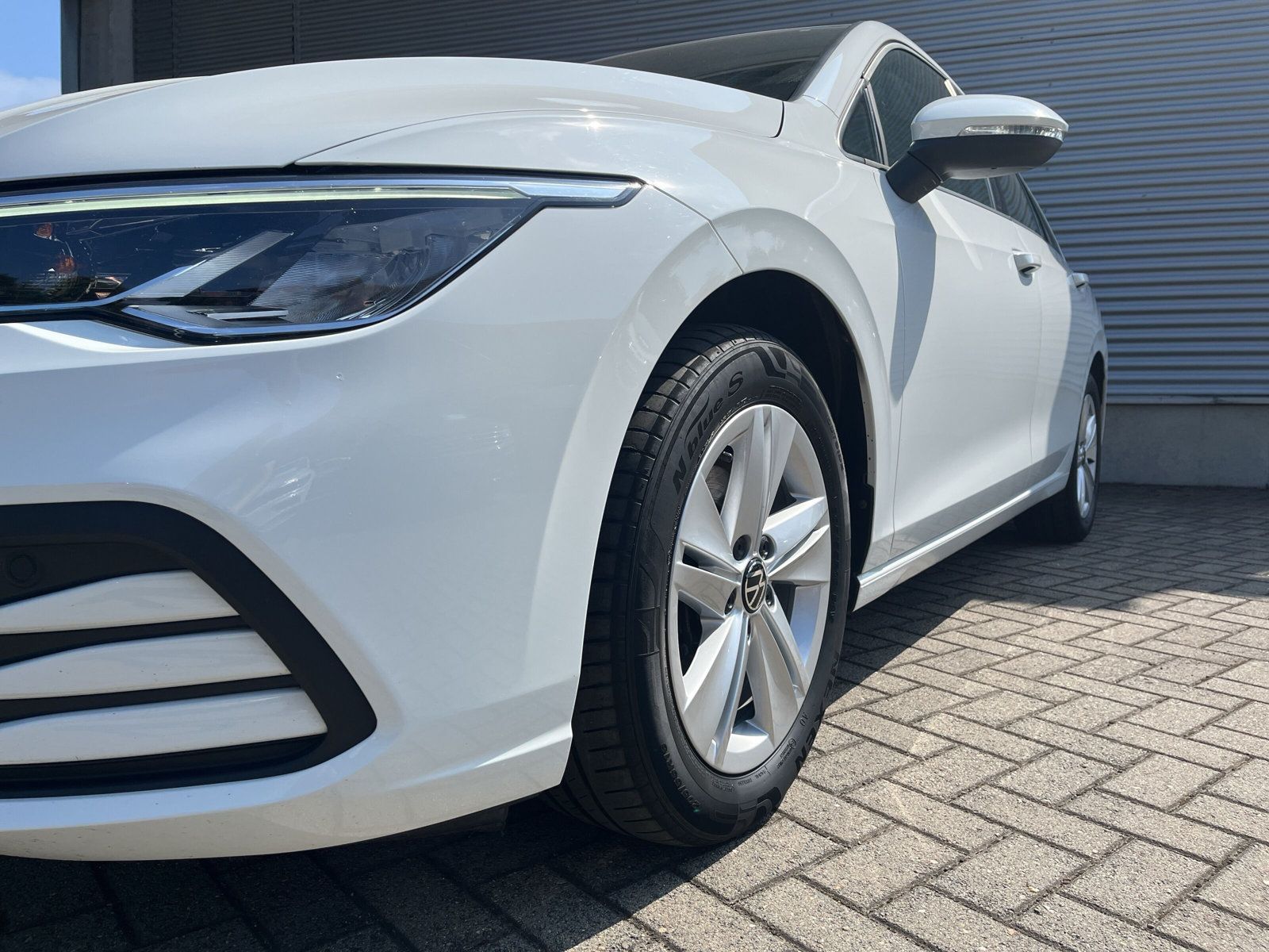 Fahrzeugabbildung Volkswagen Golf VIII Variant 2.0 TDI DSG Life ACC NAVI SHZ