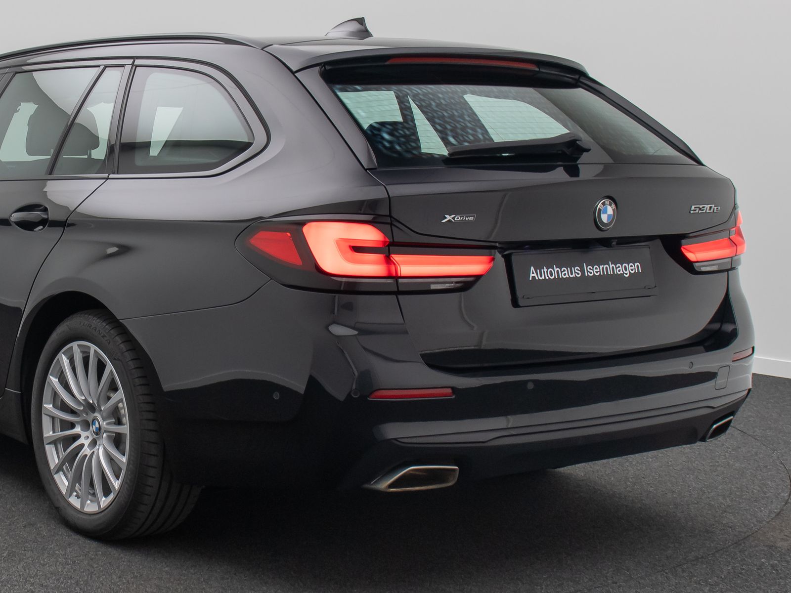 Fahrzeugabbildung BMW 530e xD Kamera DAB DisplKey HiFi Alarm 4*Klima