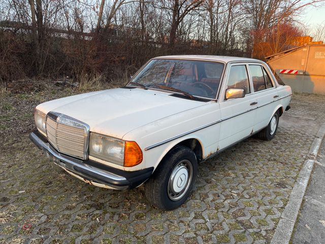 Mercedes-Benz 230E W123