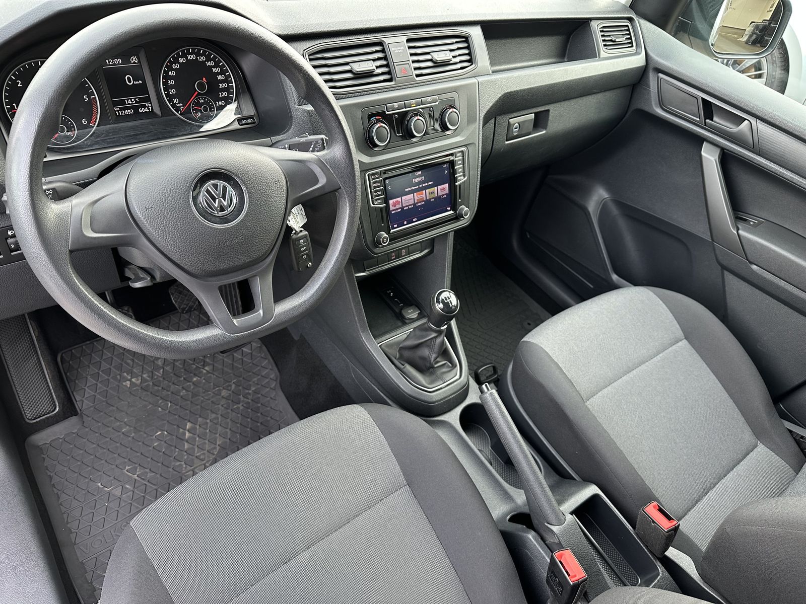 Fahrzeugabbildung Volkswagen Caddy 2.0 TDI Maxi 5-Sitzer NAV+AHK+BT+KLIMA+1HD