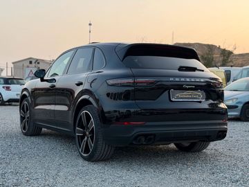 Porsche Cayenne - 4