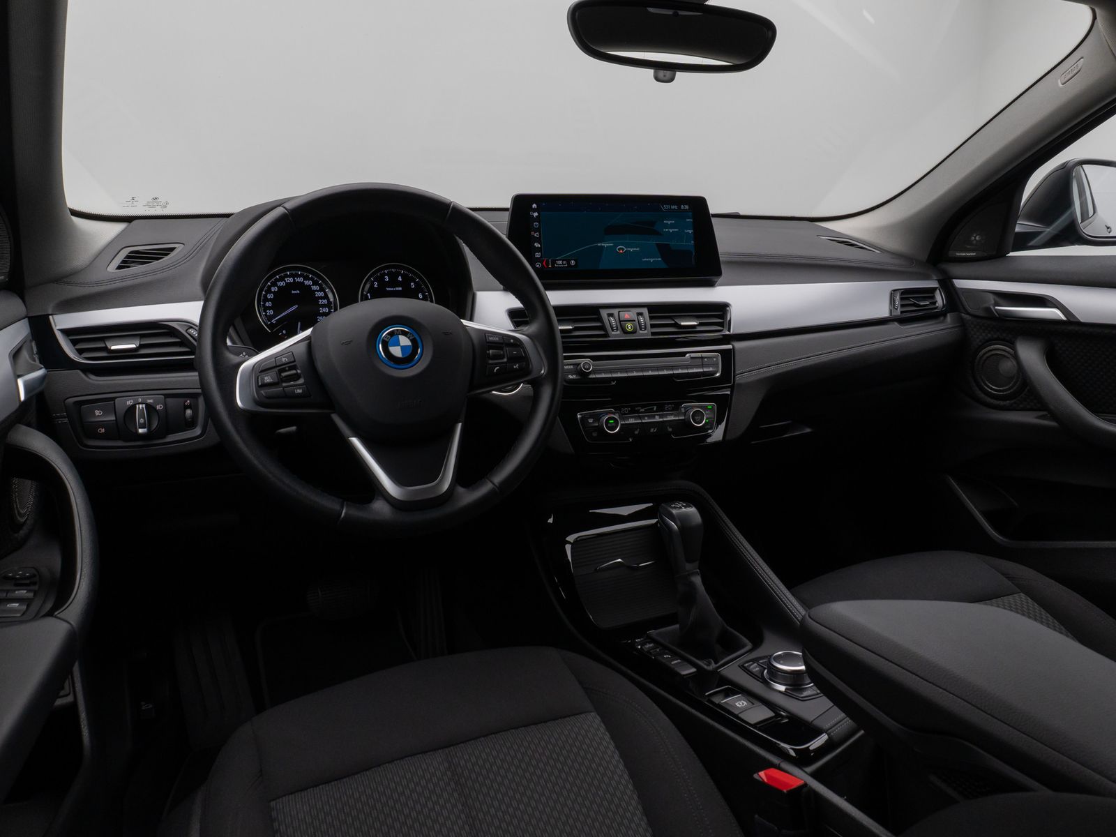 Fahrzeugabbildung BMW X2 xD25e HUD DAB H/K Navi+ Parkassist Alarm LED