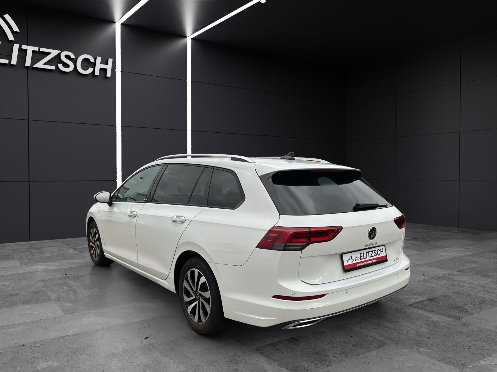 Fahrzeugabbildung Volkswagen Golf VIII Variant eTSI Active DSG LED ACC SH Rea