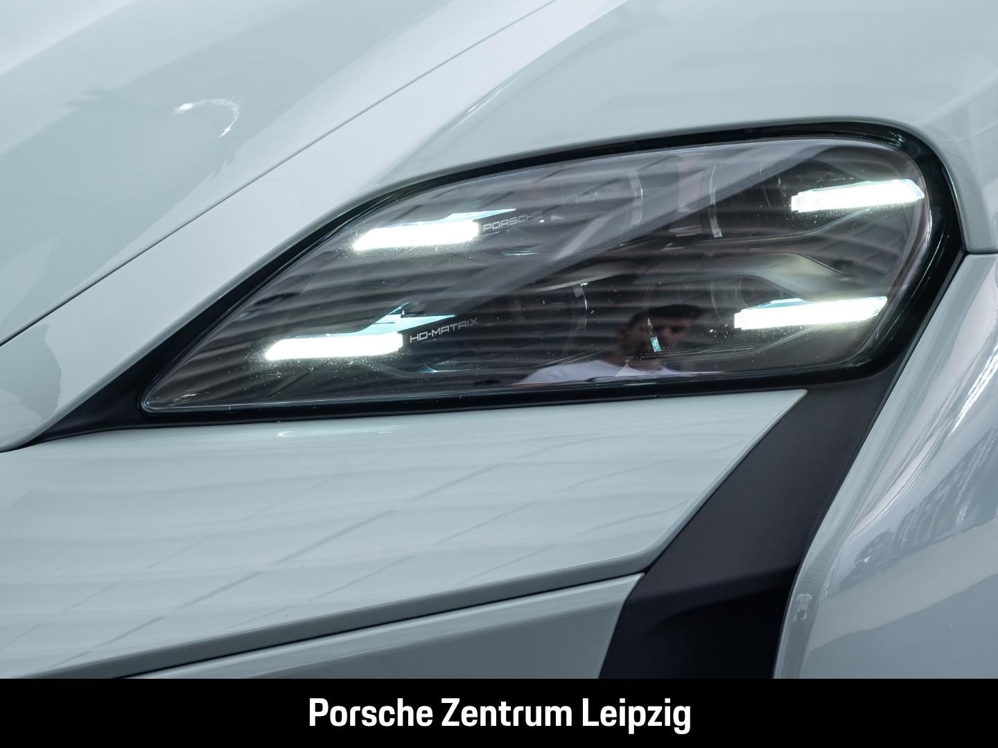Porsche Taycan Turbo Burmester ActiveRide Nachtsicht