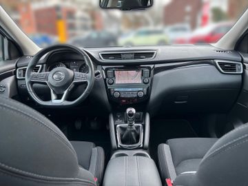 Nissan Qashqai 1,3 Zama AHK Glasdach