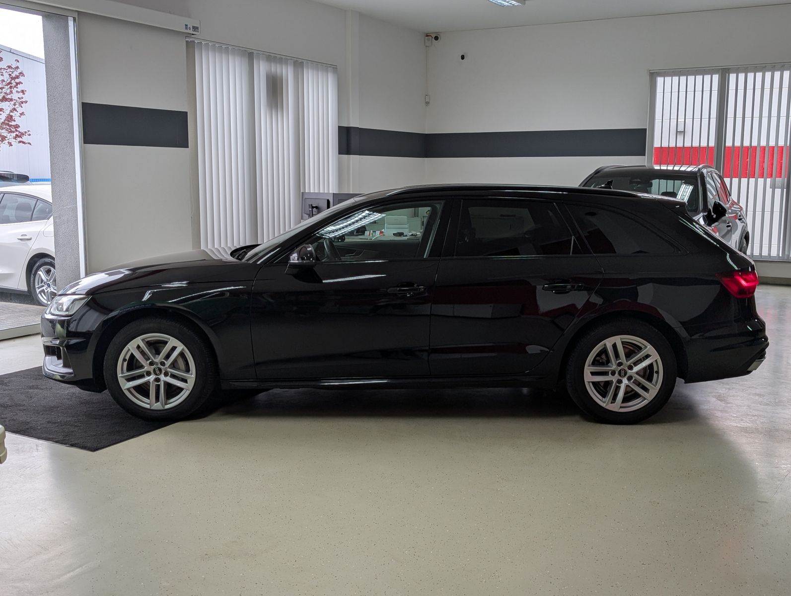 Fahrzeugabbildung Audi A4 40 TFSI advanced SPORT-DINAMICA APS MATRIX