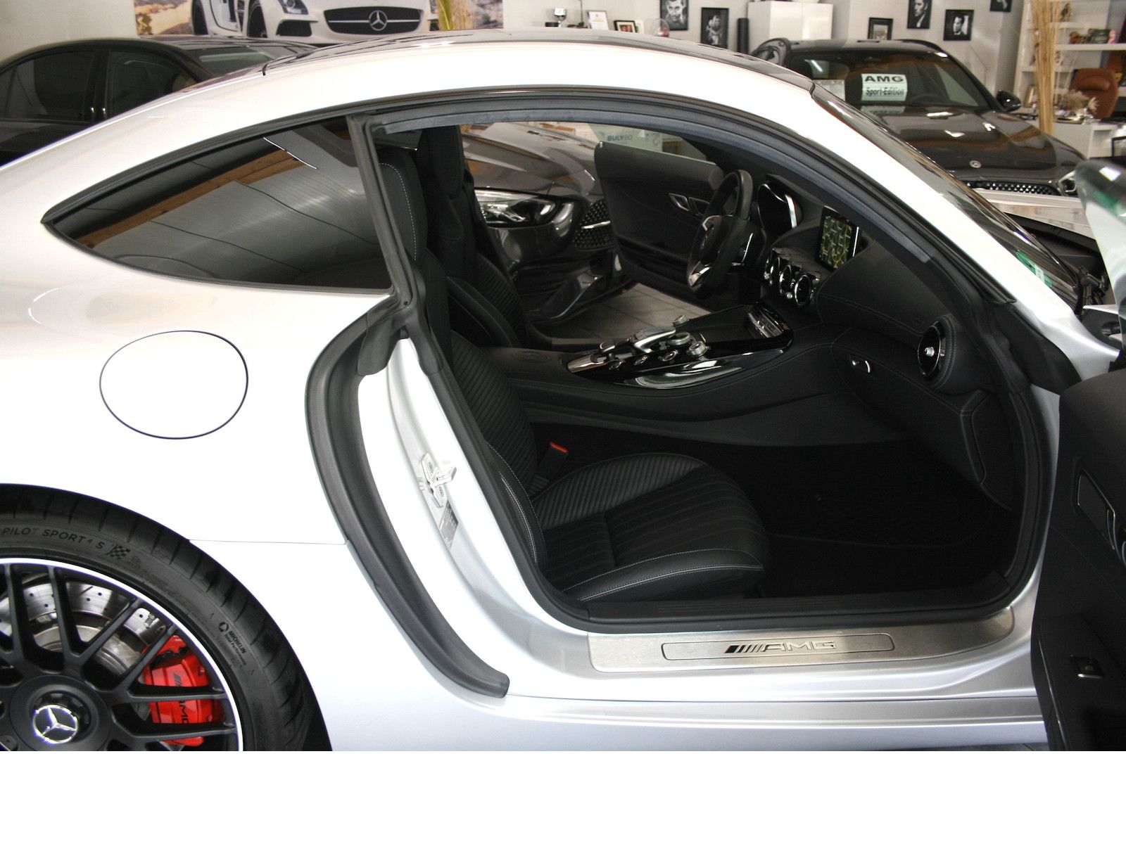 Fahrzeugabbildung Mercedes-Benz AMG GT S V8 *Night*Panoramadach*Burmester*Memory