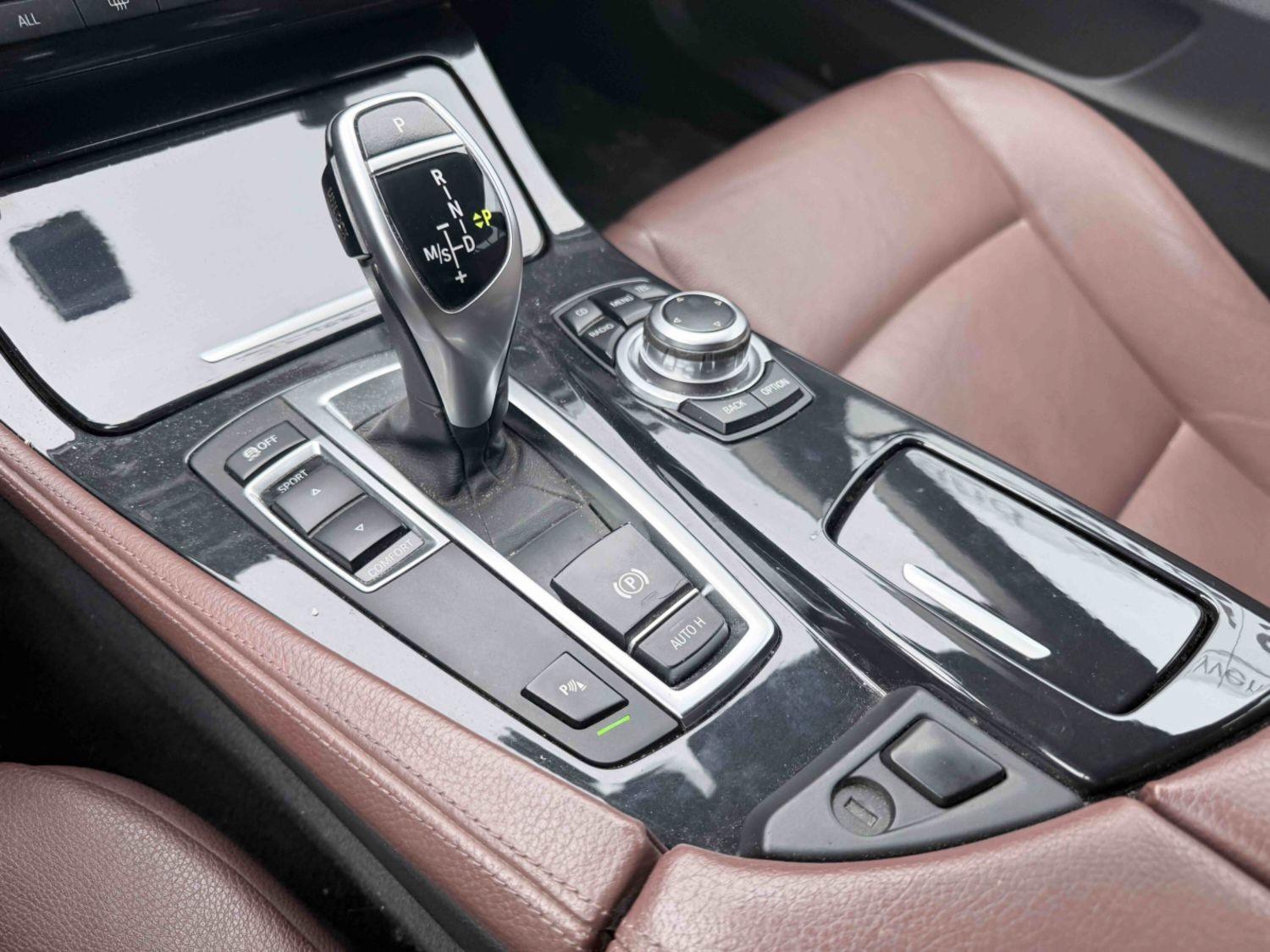BMW 520 2011 — photo 9
