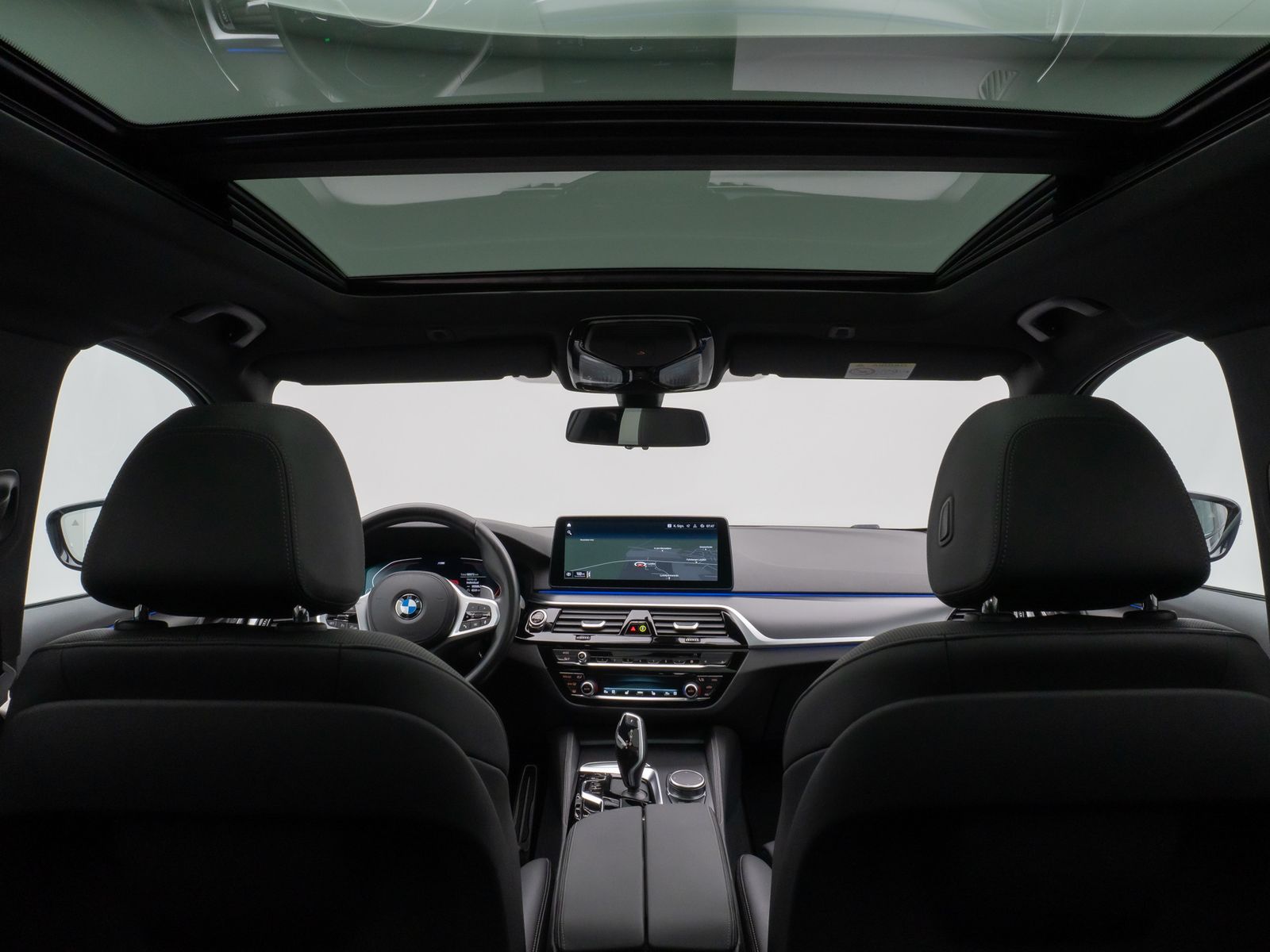 Fahrzeugabbildung BMW 520d xD M Sport Panorama Kamera DAB AHK Alarm