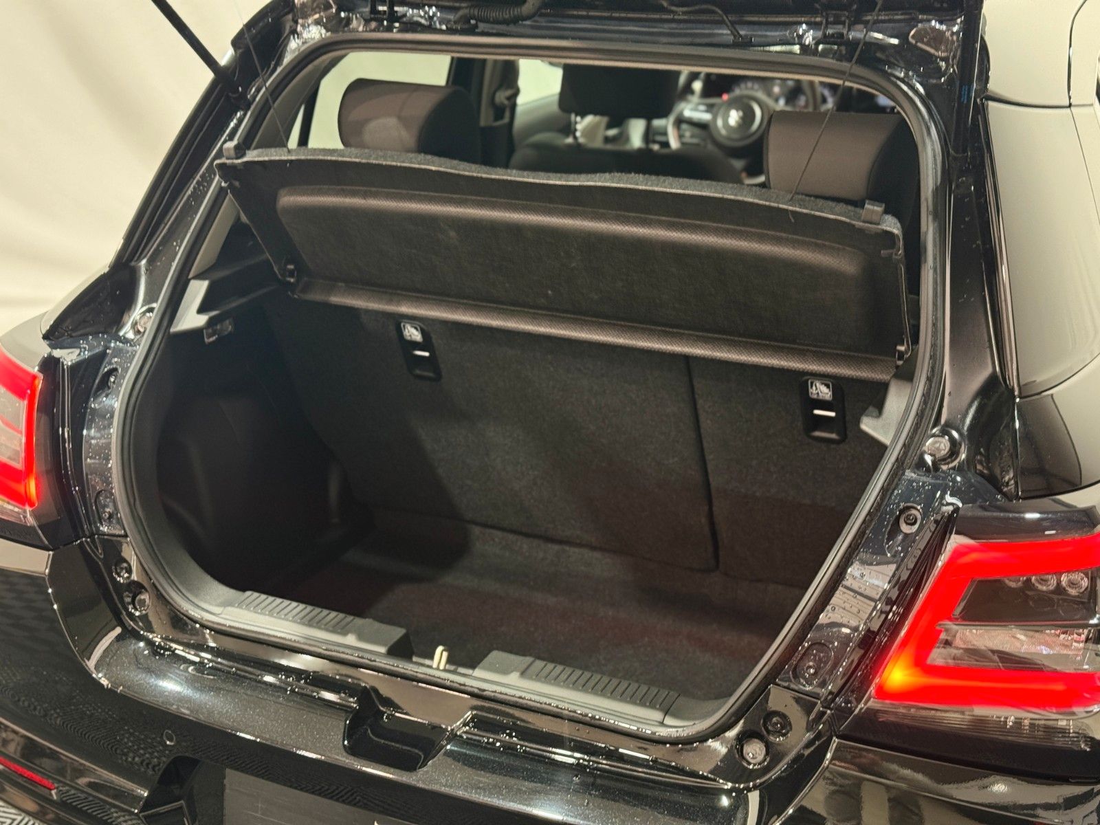 Fahrzeugabbildung Suzuki Swift 1.2 HYBRID Comfort+